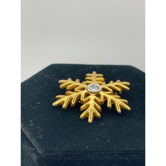 2" Snowflake Brooch Gold Tone Clear Crystal Rhinestone Center Holidays - Picture 7 of 9